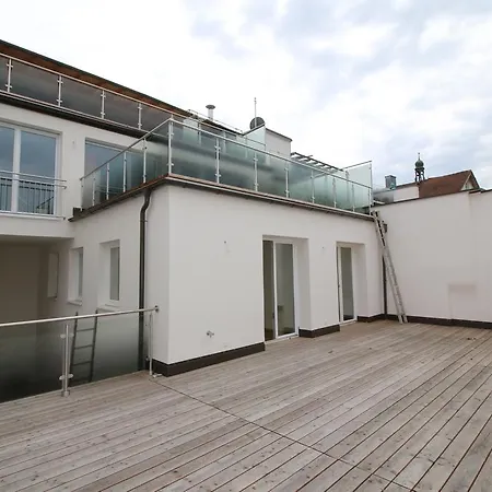 Schlossstrasse 4